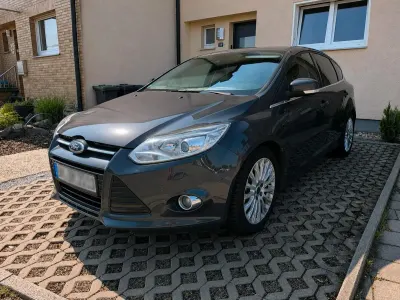 Gebraucht Ford Focus Individual 163 PS (119 kW) 2011 Grau Limousine