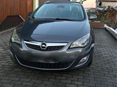 Grau Gebraucht 2011 Opel Astra Kombi | 3.000 € (Fairer Preis)