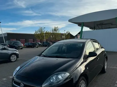 Gebraucht Fiat Bravo 90 PS (66 kW) 2010 Schwarz Kleinwagen