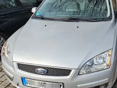 Gebraucht Ford Focus Style 125 PS (91 kW) 2007 Silber Limousine