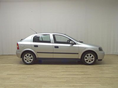 Gebraucht Opel Astra Selection 84 PS (61 kW) 2001 Starsilver metallic Limousine