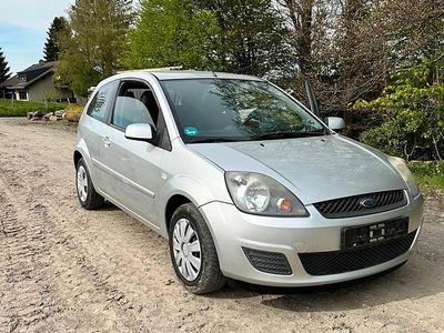 Second-hand Ford Fiesta 60 CP (44 kW) 2006 Argintiu Hatchback