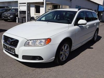 Gebraucht Volvo V70 Kinetic 179 PS (131 kW) 2012 White solid ice white Kombi