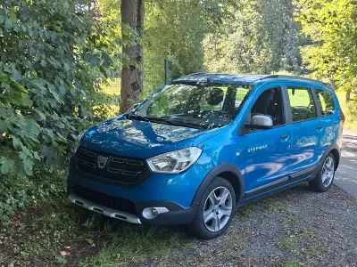 Gebraucht Dacia Lodgy Stepway 107 PS (78 kW) 2019 Blau Van / Kleinbus