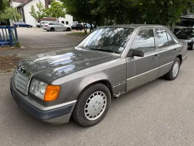 Gebraucht Mercedes E230 132 PS (97 kW) 1991 Grau Limousine
