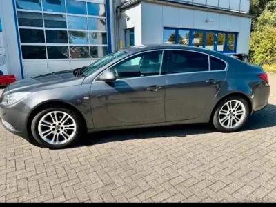 Gebraucht Opel Insignia 130 PS (95 kW) 2011 Grau Limousine