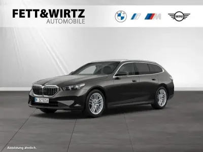 Gebraucht BMW 540 Sport Line 303 PS (222 kW) 2025 Sophistograu brillanteffekt metallic Kombi