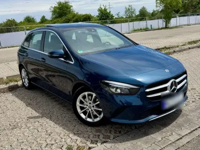 Gebraucht Mercedes B180 136 PS (100 kW) 2019 Blau Kleinwagen