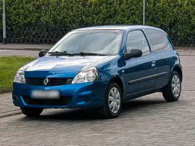 Używany Renault Clio II Campus 58 KM (42 kW) 2009 Niebieski Hatchback