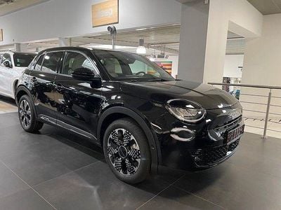 Neu Fiat 600E La Prima 114 kW (156 PS) 2025 Schwarz Limousine