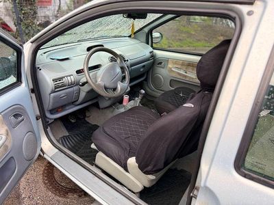 Second-hand Renault Twingo Expression 58 CP (42 kW) 2004 Argintiu Hatchback