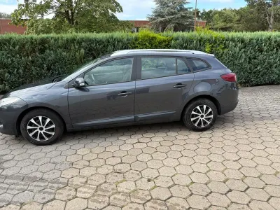 Gebraucht Renault Mégane GrandTour Expression 131 PS (96 kW) 2010 Schwarz Kombi