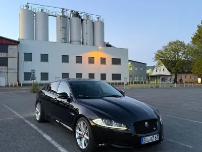Begagnad Jaguar XF 275 HK (202 kW) 2014 Svart Sedan