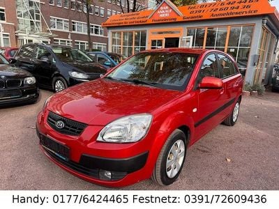 Gebraucht Kia Rio 111 PS (81 kW) 2006 Rot Limousine
