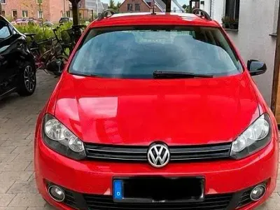 Gebraucht VW Golf VI Highline 105 PS (77 kW) 2012 Rot Kombi
