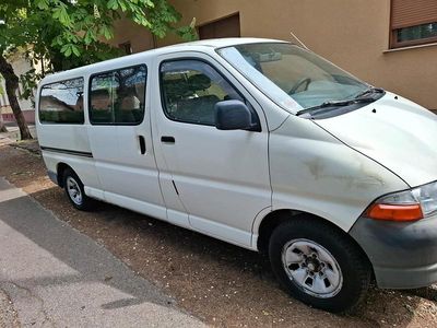 Begagnad Toyota HiAce 10 HK (7 kW) 1998 Vit Minibuss