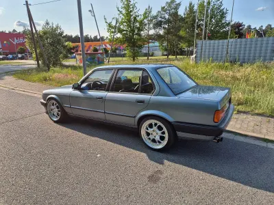 Gebraucht BMW 320 129 PS (94 kW) 1988 Blau Limousine