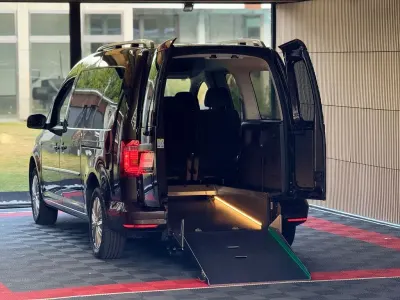 Gebraucht VW Caddy Maxi Highline 125 PS (91 kW) 2018 Braun Van / Kleinbus