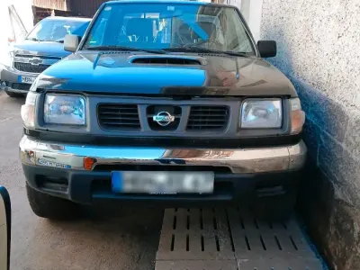 Brugt Nissan Navara 1998 Sort Pickup / Ladvogn