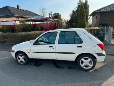 Gebraucht Ford Fiesta 60 PS (44 kW) 2000 Weiß Kleinwagen