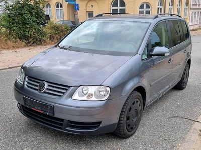 Grau Gebraucht 2005 VW Touran Van / Kleinbus | 2.750 € (Etwas zu teuer)