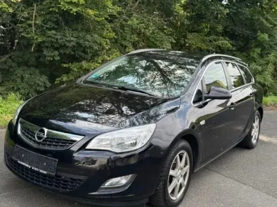Używany Opel Astra Innovation 179 KM (131 kW) 2011 Czarny Kombi
