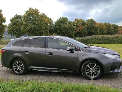 Gebraucht Toyota Avensis Business Edition 143 PS (105 kW) 2015 Grau Kombi