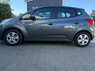 Occasion Kia Venga Attract 90 ch (66 kW) 2011 Gris Citadine