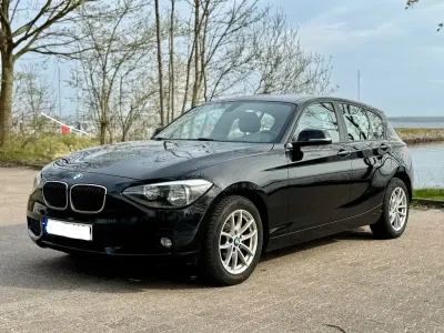 Begagnad BMW 114 102 HK (75 kW) 2014 Svart Halvkombi