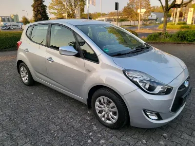 Gebraucht Hyundai ix20 90 PS (66 kW) 2015 Silber Kleinwagen