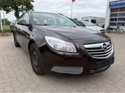 Gebraucht Opel Insignia Selection 131 PS (96 kW) 2012 Mahogany brown (p2/so) Kombi