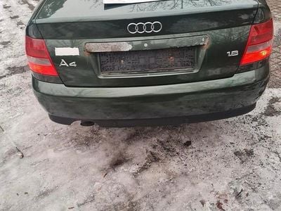 Grün Gebraucht 1999 Audi A4 Limousine | 1.300 € (Fairer Preis)