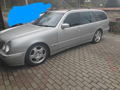 Second-hand Mercedes E270 Avantgarde 170 CP (125 kW) 2001 Argintiu Berlinǎ