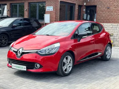 Używany Renault Clio IV Luxe 90 KM (66 kW) 2013 Czerwony Sedan/Limuzyna