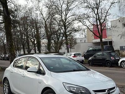 Weiß Gebraucht 2012 Opel Astra Limousine | 3.000 € (Guter Preis)