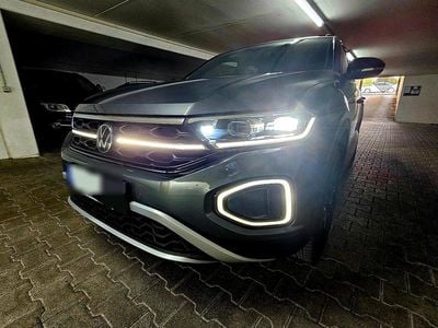Second-hand VW T-Roc Style 150 CP (110 kW) 2023 Gri SUV