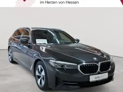 Gebraucht BMW 530 Sport Line 252 PS (185 kW) 2021 Sophistograu brillanteffekt metallic Kombi