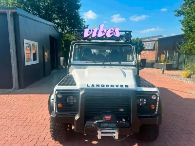 Gebraucht Land Rover Defender 122 PS (89 kW) 2012 Weiß Pickup