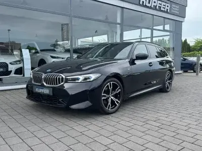 Gebraucht BMW 320 M Sport 190 PS (139 kW) 2024 Saphirschwarzmetallic Kombi