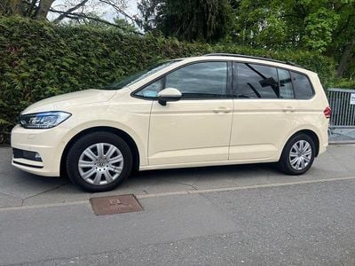 Second-hand VW Touran Move 150 CP (110 kW) 2023 Bej Monovolum