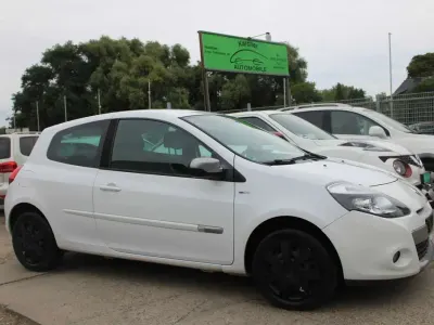 Gebraucht Renault Clio Night&Day 111 PS (81 kW) 2012 Gletscherweiss Kleinwagen