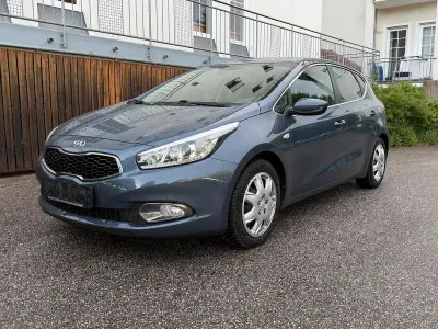 Occasion Kia Ceed 135 ch (99 kW) 2014 Bleue Citadine