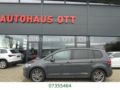 Neu VW Touran Comfortline 150 PS (110 kW) 2025 Grau Van / Kleinbus