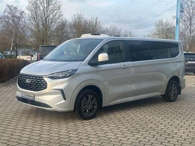Gebraucht Ford Tourneo Titanium 136 PS (100 kW) 2025 Polarsilber metallic Van / Kleinbus