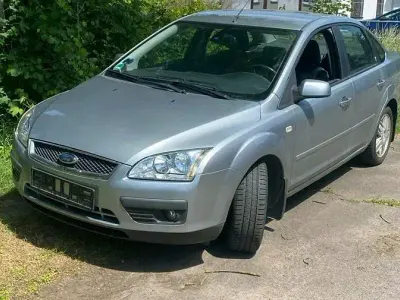 Gebraucht Ford Focus Ghia 116 PS (85 kW) 2005 Silber Limousine