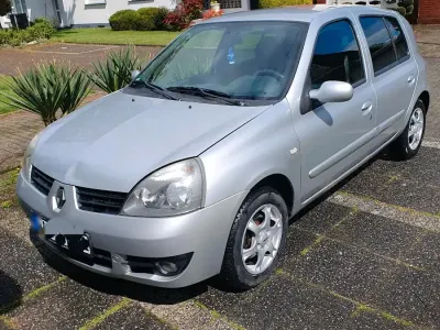 Używany Renault Clio II Campus 75 KM (55 kW) 2007 Srebrny Sedan/Limuzyna