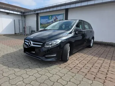 Gebraucht Mercedes B180 122 PS (89 kW) 2014 Schwarz Van / Kleinbus