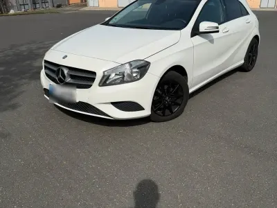 Usata Mercedes A180 122 CV (89 kW) 2014 Bianco Utilitaria