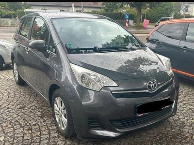 Gebraucht Toyota Verso-S 99 PS (72 kW) 2011 Grau Van / Kleinbus