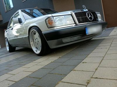 Silber Gebraucht 2025 Mercedes 190 Sportline Limousine | 9.700 €
